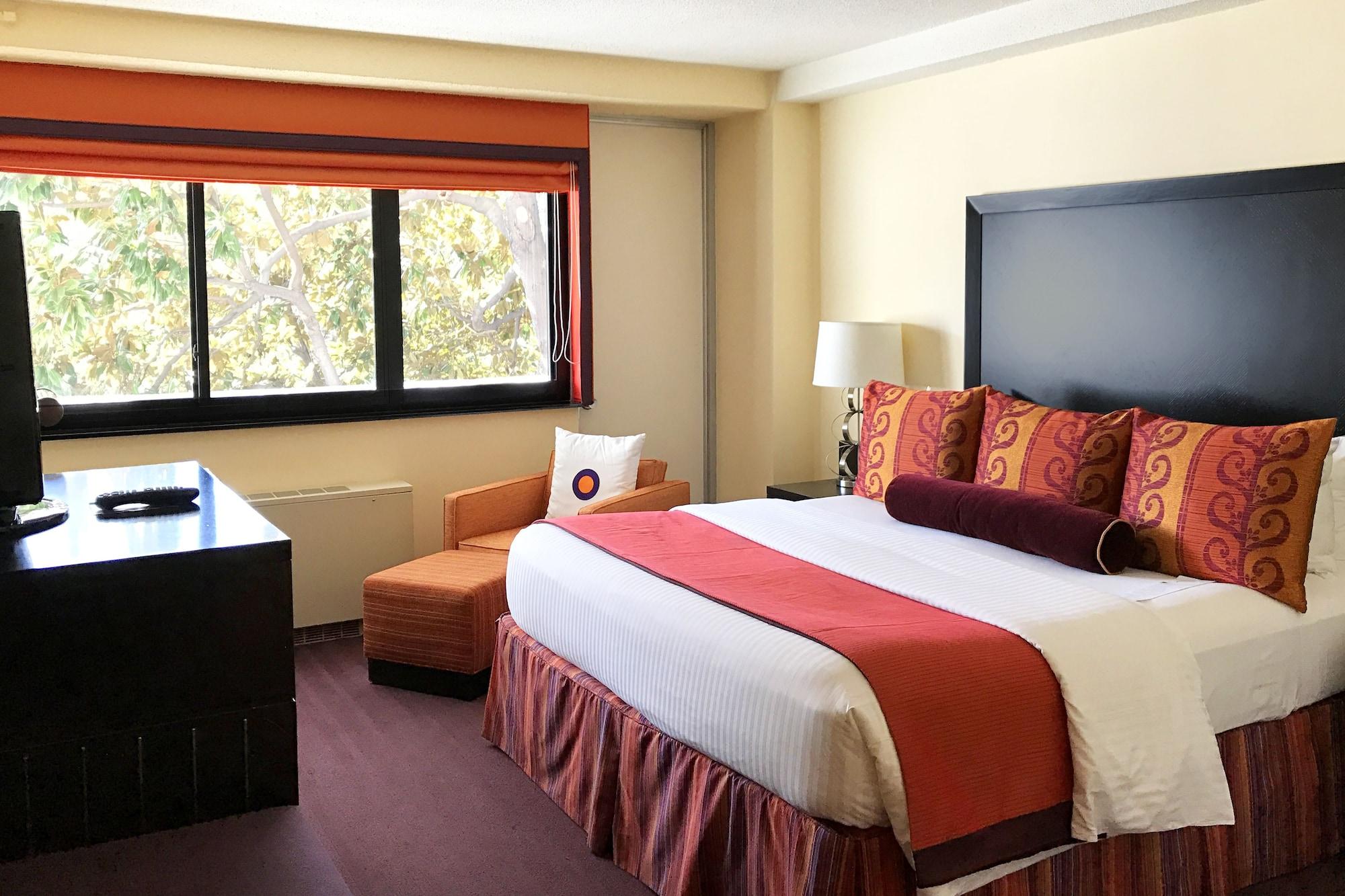 Plaza Hotel 4*